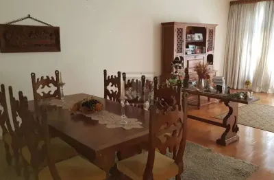 Excelente apartamento totalmente arejado e com muita iluminação natural, em uma rua nobre, rua totalmente arborizada - jbbot34456