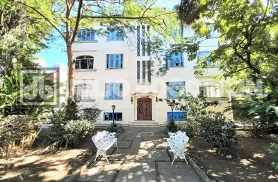 General severiano - prédio cobiçado, centro de terreno, cercado de verde - 92m² no iptu - 3 quartos (1 suíte) - armários - dependências - vaga na escritura