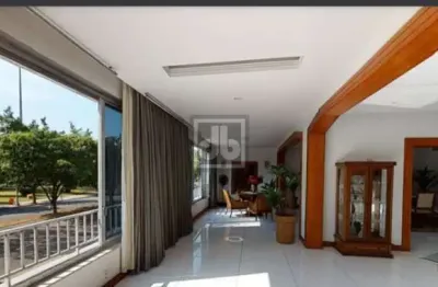 Flamengo - praia do flamengo - requinte e bom gosto, luxuoso, 547m2, 5 salas, 5 quartos (3 suítes), 2 deps, 2 vagas, próximo ao aeroporto, farta condução, comércio em geral.