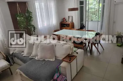Aparatamentotipo casa em área nobre do flamengo impecável totalmenbte reformado  salão em 3 ambientes 4 quartos área externa