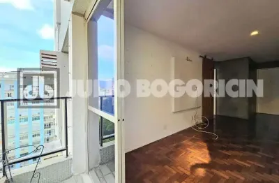 Av.  oswaldo cruz! maravilhoso quarto e sala com varanda. prédio com infraestrutura!