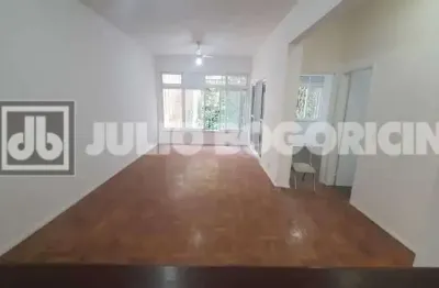 Copacabana posto 3 proximo a praia e metro, 3 quartos, dep. completa, desocupado!!!