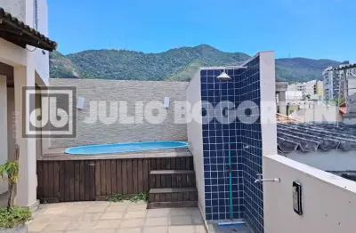 Casa triplex, condomínio fechado, 2 salas, 3 qts, 2 suites, terraço, piscina, churrasqueira, vaga