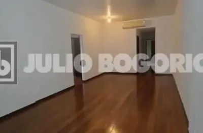 Excelente localização, junto ao metrô afonso pena. amplo apartamento, 4 quartos (suíte), dependências, vaga de garagem escriturada.