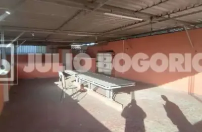 Ampla casa com 325 m². 2 salas, 5 quartos, terraço, churrasqueira. multifamiliar. oportunidade!!!