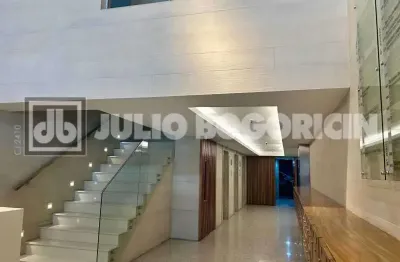 Sala Comercial - Tijuca: Ótima localização, sala ampla dois ambientes, recepção, cozinha e banheiro, 1 vaga escriturada..