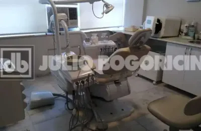 TIJUCA. OPORTUNIDADE!!! Praça Saens Pena. Atenção Dentistas e Formandos em Odontologia. Ampla sala comercial, com consultório totalmente montado. IMPERDÍVEL.