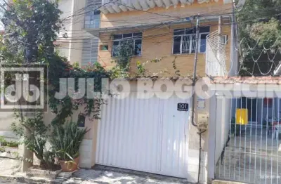 Maravilhosa casa frente de rua, 2 vagas de gargem 3 quartos, 1 suite, proximo ao! tijuca tenis clube , praça saens pena, metrô