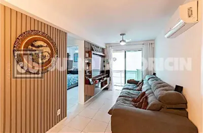 Apartamento - Tijuca: Varanda, Sala, 2 Quartos sendo 1 suíte, Banheiro Social, Cozinha com armários planejados e 1 Vaga escriturada coberta.