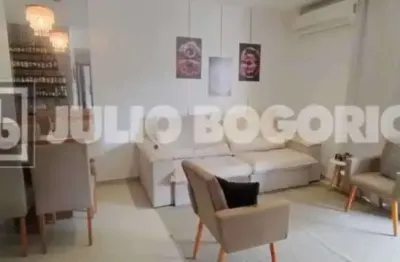 Apartamento, varanda, 2 quartos (suíte), dependências completas, vaga de garagem escriturada. próximo à praça e metrô saens pena.