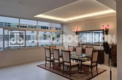 Reformadíssimo, 1 apartamento por andar, 240m², próximo ao Praça Saens Pena.