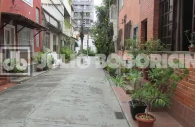 Tijuca - Casa de vila - Duplex - Living - Varanda - 2 quartos - Terraço com piscina - 161m² - Entrar, morar e ser feliz!