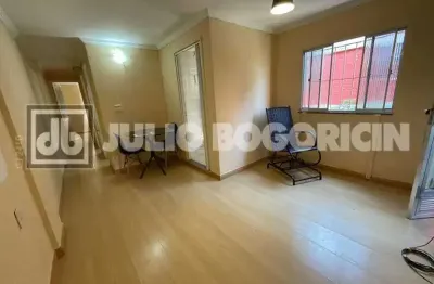 Apartamento com 2 quartos à venda na rua entremontes, praia da bandeira, rio de janeiro, 47 m2 por r$ 199.999