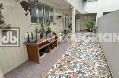 Apartamento :  / Residencial / Freguesia (Ilha do Governador)