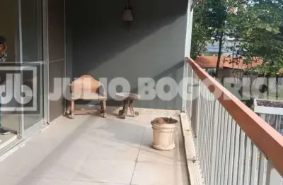 Barra da tijuca 4 quartos sendo 1 suite e dependência completa 2 vagas