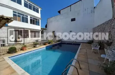 Casa de rua na taquara com 298m² 5 quartos 1 suíte próximo shopping