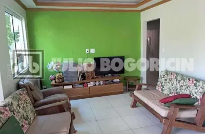 Taquara- jacarepagua - linda casa de vila -3quartos- 2suites-closet- jardim- terraço- quintal- 2vagas