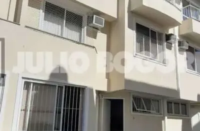 Freguesia - Jacarepaguá - Casa Triplex - Condomínio Fechado - 2 quartos; 1 suíte - lazer - ótima localização!