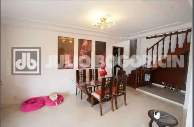 Taquara - Jacarepaguá - Residencial - Casa duplex - Condomínio Gramado - 5 quartos; 4 suítes - Piscina - ótima localização!