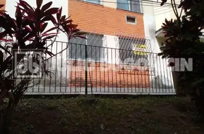 Pechincha/ jacarepaguá/ apartamento andar térreo/ vazio/ sol da manhã/ 02 dormitórios/ agende sua visita!