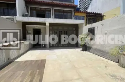 Casa triplex condomínio jardim saint tropez barra da tijuca 3 quartos