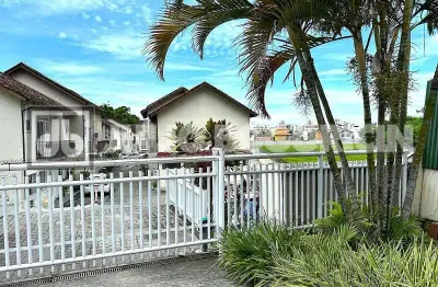 Vargem Pequena imperdível casa duplex documentada 3 quartos 1 suíte lazer portaria vaga