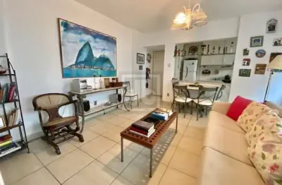 Leblon, vista livre , reformado , sala, original 3 quartos, suíte, banheiro social , cozinha americana , armários planejados, dependências completas, portaria 24 h - jbl33898