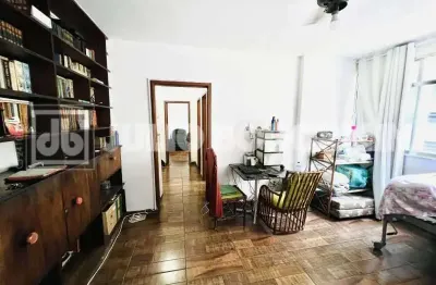 Apartamento quarto e sala à venda no leblon, 50m2, 2 quadras da praia e portaria as 24hs