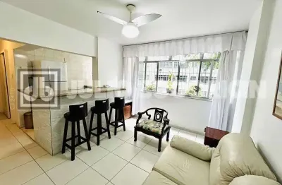 Apartamento quarto e sala à venda no leblon, 50m2, 2 quadras da praia e portaria as 24hs