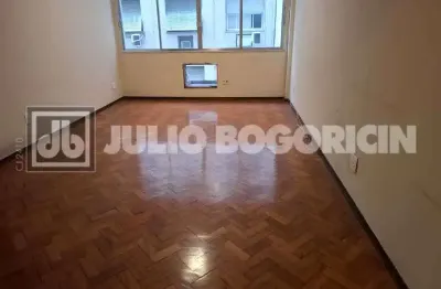 Flamengo - Colado na Praia - Living - 3 Quartos - Banh Social grande podendo fazer suíte - 121m² - 1 Vaga escriturada - Entrega imediata - Entrar e morar