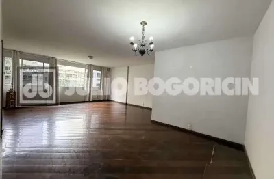 Apartamento de 4 quartos a venda em Copacabana, 162m2, quadrada praia e 2 vaga.