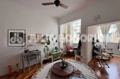 Apartamento de três dormitórios portaria 24 horas condomínio acessível