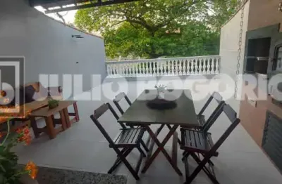 Casa com 3 quartos à venda na rua cadete polônia, sampaio, rio de janeiro, 119 m2 por r$ 590.000