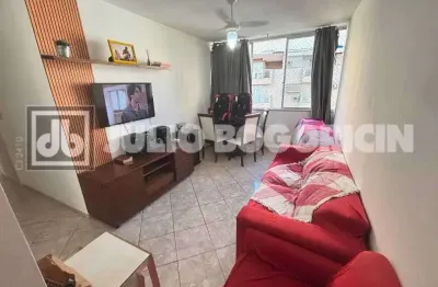 Apartamento grande a venda - 2 quartos com dependência completa - vaga - portaria 24 horas - r$ 210,000 mil