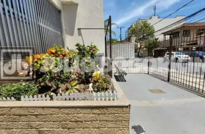 Excelente apto , todo refoemado, 2 quartos, vaga, portaria 24;hs, elevador , vaga de visitante