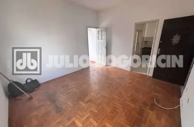 Apartamento a venda - 2 quartos - varanda - dependência - engenho de dentro - r$ 195,000 mil