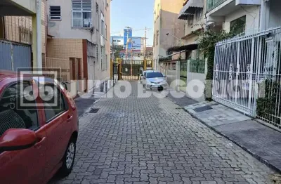 Casa linear - 2 quartos - varanda - área externa - terraço - méier