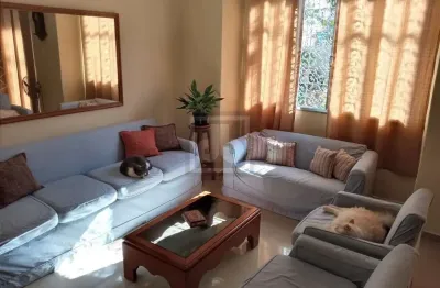 Confortável casa frente de rua - 5 quartos - 3 banheiros - próximo ao norte shopping , a minutos do méier.