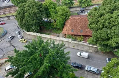 Méier - 2 quartos - cozinha planejada - vaga - portaria 24 horas - dependência de empregada - elevador
