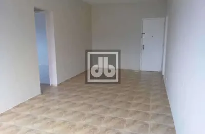 Apartamento - 2 quartos(1 suíte) - vaga na escritura - varanda - sol da manhã - elevador - agende sua visita!