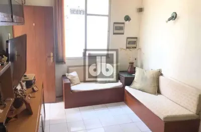 Todos os santos -- apto térreo à venda - 2 quartos - 3 vagas -área externa - próximo a shopping,trem,comercio.