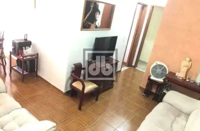 Apartamento à venda em piedade - varanda - 2 quartos - vaga escriturada - infra total - fácil acesso a trem e ônibus para toda zona norte e centro.