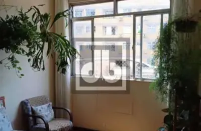 Apartamento 02 quartos com dependencia , sol da manhã com vaga coberta escriturada.