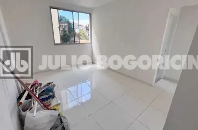 Apartamento reformado - locação - 2 quartos - dependência completa - engenho de dentro -