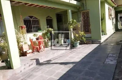 Cachambi -  apartamento tipo casa térreo - varanda - 3 quartos sendo 1 suíte - copa cozinha - garagem