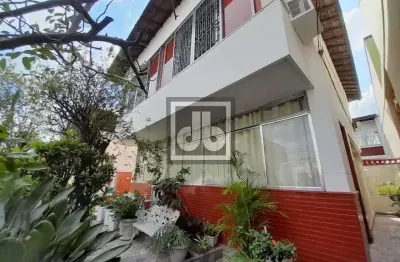 Higienópolis -  casa duplex frente de rua - varanda - 3 quartos - quintal - piscina - churrasqueira - 244 m² iptu - 3 vagas
