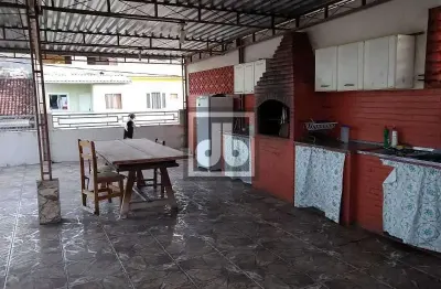 Encantado - casa frente de rua colado rua paraná - 3 quartos (2 suítes) copa cozinha - terraço - garagem