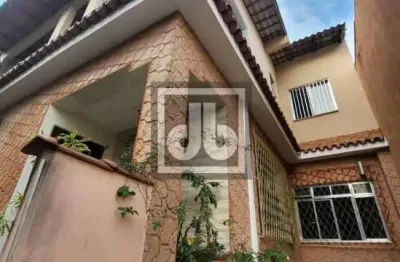 Méier -  casa duplex frente de rua - 2 quitinetes -entrada independente - varanda - 4 quartos (1 suíte) - 2 vagas