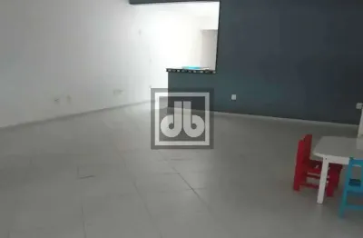 Quintino - casa frente de rua - 3 quartos suítes - varanda - terração - 2 vagas - agende sua visita!