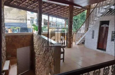 Casa linear - piedade - 2 quartos - 2 salas - varanda - 2 vagas - quintal - terraço com churrasqueira - agende sua visita!